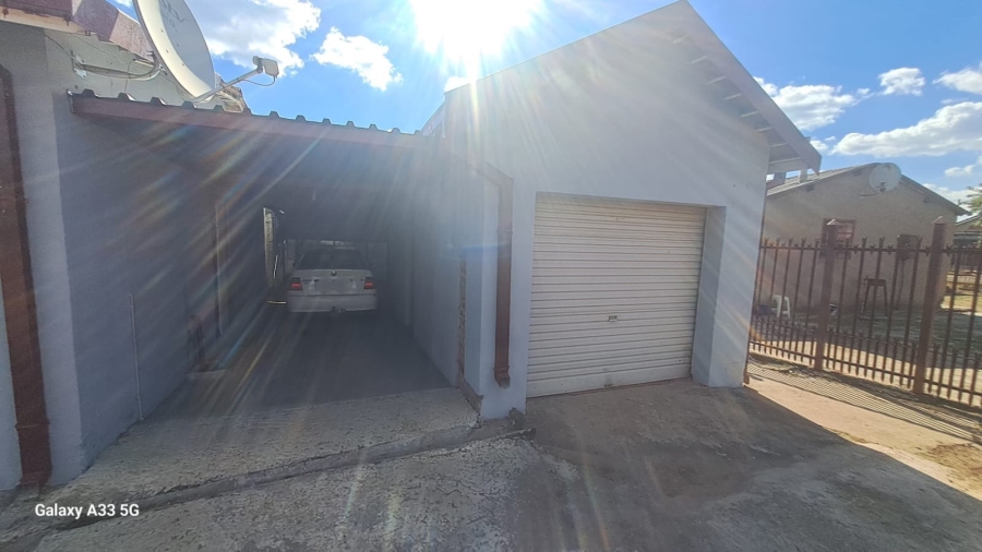 3 Bedroom Property for Sale in Kagisanong Free State